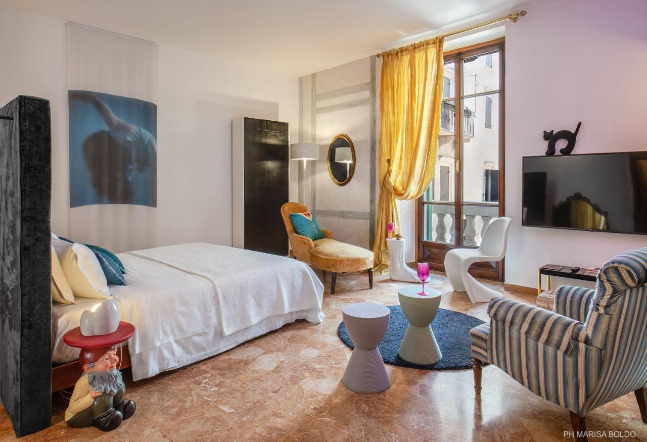 Billie'S Flat Red - Art & Design Apt In Verona Historic Centre Dış mekan fotoğraf