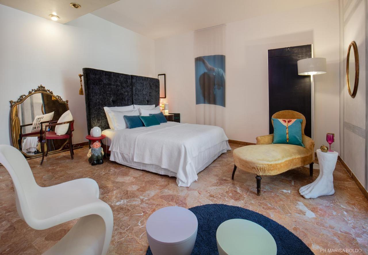 Billie'S Flat Red - Art & Design Apt In Verona Historic Centre Dış mekan fotoğraf