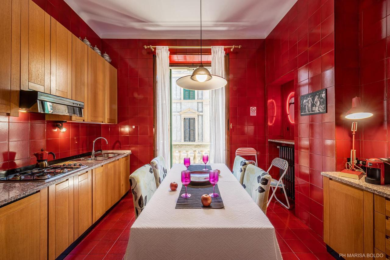 Billie'S Flat Red - Art & Design Apt In Verona Historic Centre Dış mekan fotoğraf